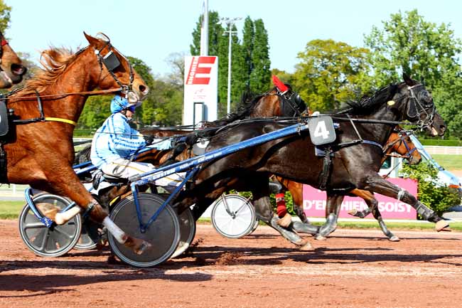 Photo d'arrivée de la course pmu PRIX DE DURAS à ENGHIEN le Jeudi 20 avril 2017