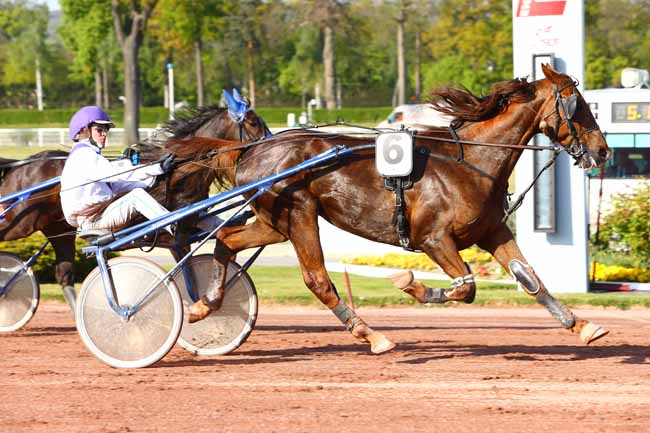 Photo d'arrivée de la course pmu PRIX DE BOULOGNE à ENGHIEN le Jeudi 20 avril 2017