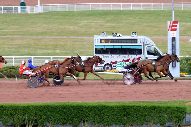 Photo d'arrivée de la course pmu PRIX DU CASINO BARRIERE D'ENGHIEN-LES-BAINS à ENGHIEN le Samedi 22 avril 2017