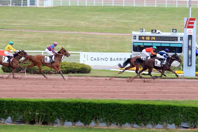 Photo d'arrivée de la course pmu PRIX DE L'OFFICE DE TOURISME ET CONGRES D'ENGHIEN à ENGHIEN le Samedi 22 avril 2017