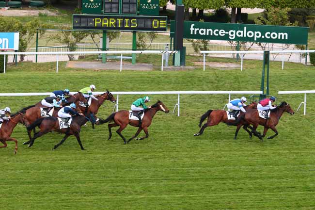 Photo d'arrivée de la course pmu PRIX DES PYRENEES-ATLANTIQUES à SAINT-CLOUD le Dimanche 23 avril 2017