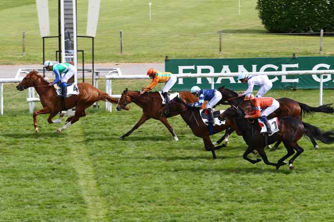 Photo d'arrivée de la course pmu PRIX D'AIGREMONT à MAISONS-LAFFITTE le Mardi 25 avril 2017