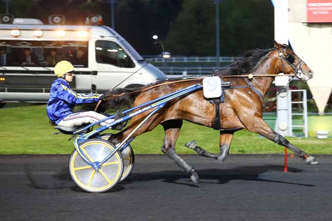 Photo d'arrivée de la course pmu PRIX LIBUSSA à PARIS-VINCENNES le Vendredi 28 avril 2017