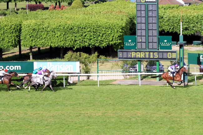 Photo d'arrivée de la course pmu PRIX DE HAUTE-NORMANDIE à SAINT-CLOUD le Lundi 1 mai 2017