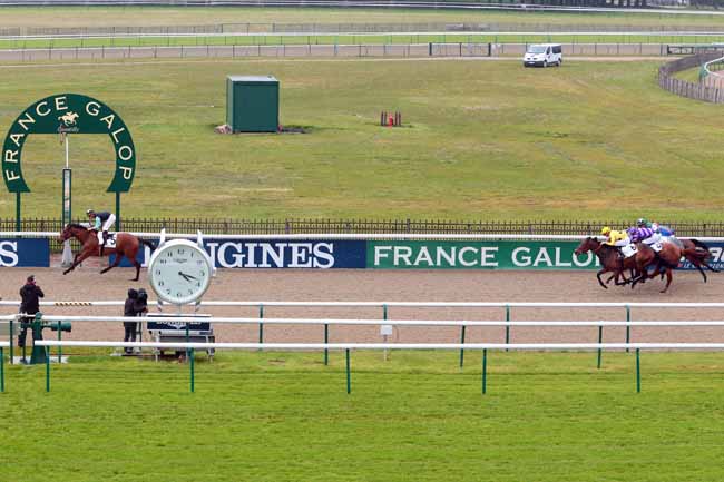 Photo d'arrivée de la course pmu PRIX DES BELLES COURTISANES à CHANTILLY le Mercredi 3 mai 2017