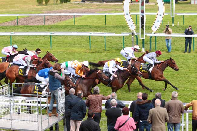Photo d'arrivée de la course pmu PRIX DE LA PLAINE DU PUTOIS à COMPIEGNE le Jeudi 4 mai 2017