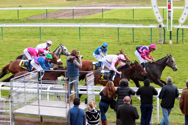 Photo d'arrivée de la course pmu PRIX DE BLERANCOURT à COMPIEGNE le Jeudi 4 mai 2017