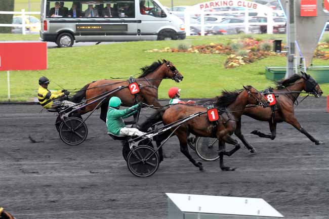 Photo d'arrivée de la course pmu PRIX DE COMBREE à PARIS-VINCENNES le Samedi 6 mai 2017