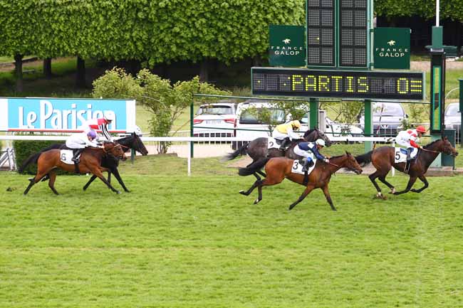 Photo d'arrivée de la course pmu PRIX DU PALAIS DE LA DECOUVERTE à SAINT-CLOUD le Lundi 8 mai 2017