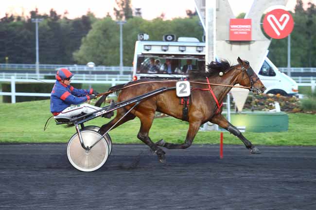 Photo d'arrivée de la course pmu PRIX FAMA à PARIS-VINCENNES le Mardi 9 mai 2017