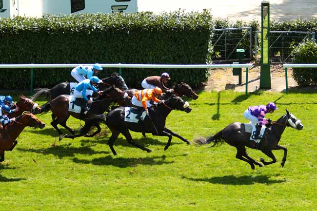Photo d'arrivée de la course pmu PRIX DE VALROY à CHANTILLY le Mercredi 10 mai 2017