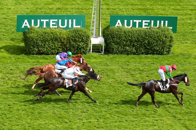 Photo d'arrivée de la course pmu PRIX SAINT-SAUVEUR à AUTEUIL le Vendredi 12 mai 2017