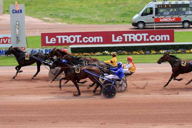 Photo d'arrivée de la course pmu PRIX GEORGES DREUX à CAEN le Mercredi 17 mai 2017