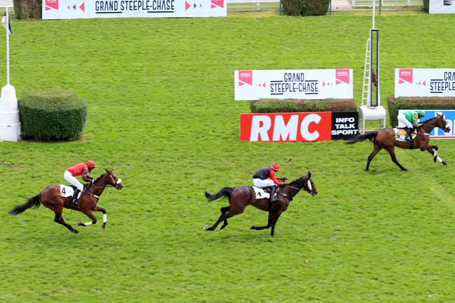 Photo d'arrivée de la course pmu GRAS SAVOYE HIPCOVER PRIX MARECHAL FOCH à AUTEUIL le Dimanche 21 mai 2017