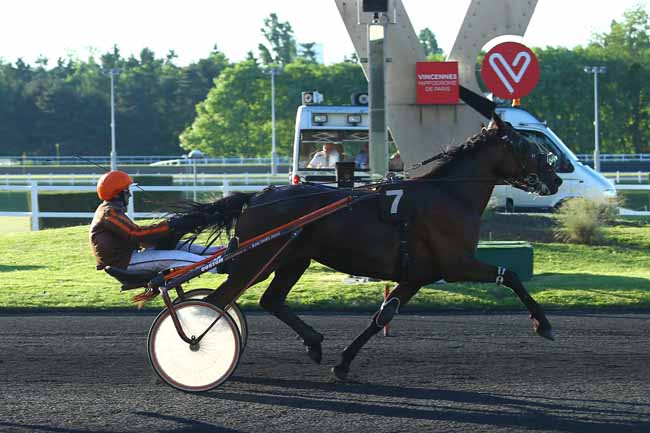 Photo d'arrivée de la course pmu PRIX SIRRAH à PARIS-VINCENNES le Vendredi 26 mai 2017