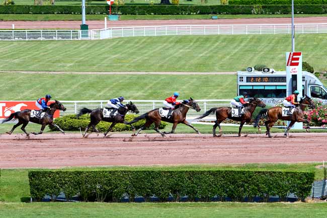Photo d'arrivée de la course pmu PRIX DE LA PLACE DU CHATELET à ENGHIEN le Samedi 27 mai 2017