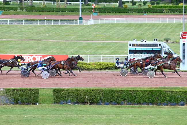 Photo d'arrivée de la course pmu PRIX DE L'OBELISQUE à ENGHIEN le Samedi 27 mai 2017
