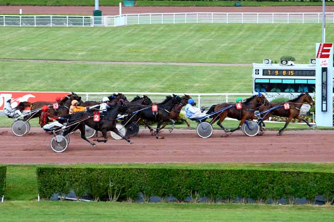 Photo d'arrivée de la course pmu PRIX DE LA PLACE GAMBETTA à ENGHIEN le Samedi 27 mai 2017