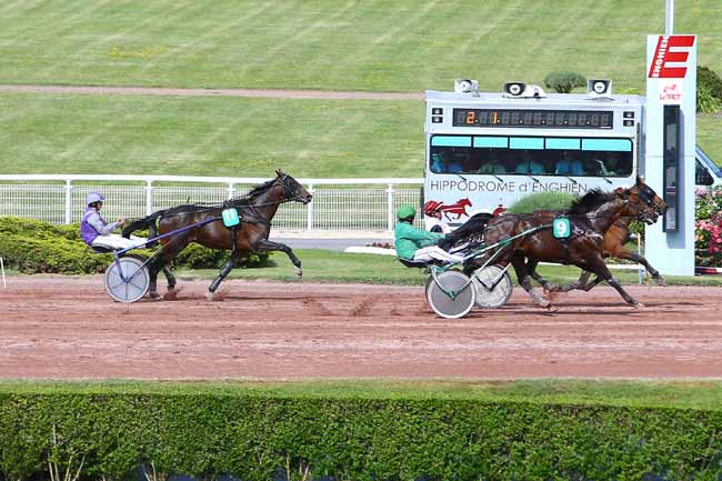 Photo d'arrivée de la course pmu PRIX DU RHONE à ENGHIEN le Samedi 27 mai 2017