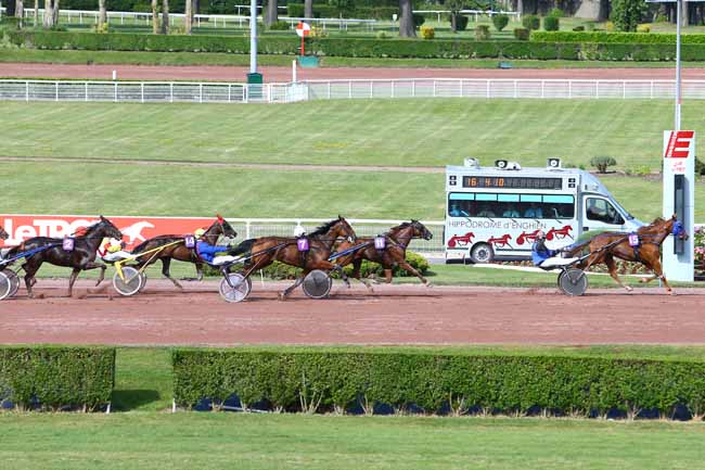 Photo d'arrivée de la course pmu PRIX D'ESPELETTE à ENGHIEN le Samedi 27 mai 2017