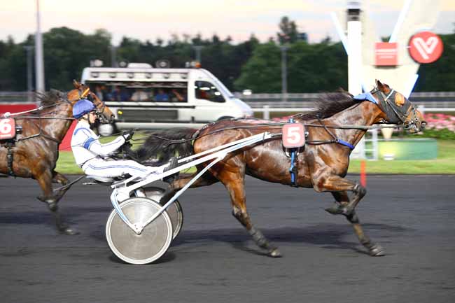 Photo d'arrivée de la course pmu PRIX DE CLAIREFONTAINE à PARIS-VINCENNES le Vendredi 2 juin 2017