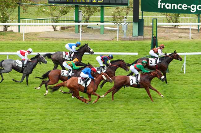 Photo d'arrivée de la course pmu PRIX DE PENTHIEVRE à SAINT-CLOUD le Vendredi 2 juin 2017