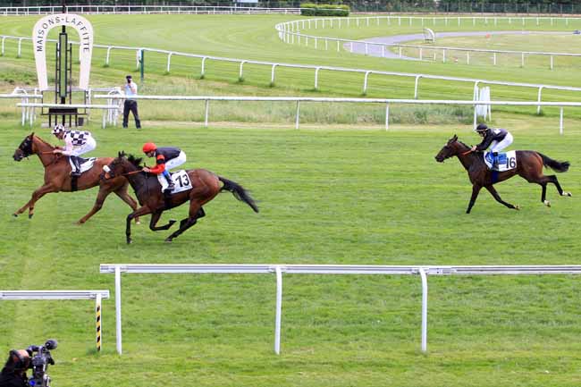 Photo d'arrivée de la course pmu PRIX DE LA PLACE CHARLEMAGNE à MAISONS-LAFFITTE le Vendredi 16 juin 2017