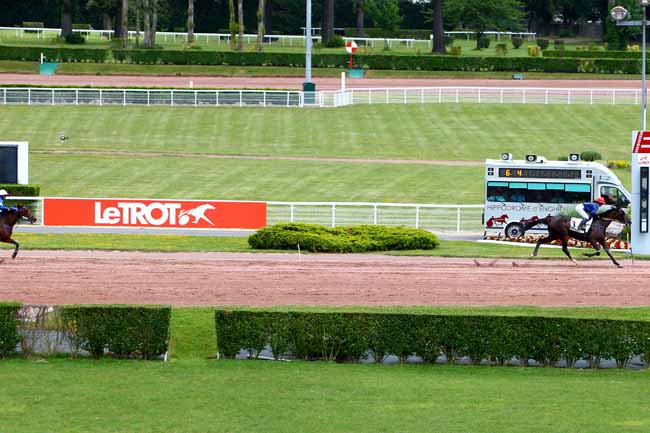 Photo d'arrivée de la course pmu PRIX DE LA PLACE BALARD à ENGHIEN le Samedi 17 juin 2017