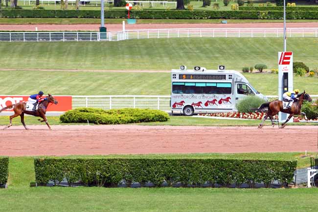 Photo d'arrivée de la course pmu PRIX DE LA PLACE DUPLEIX à ENGHIEN le Samedi 17 juin 2017