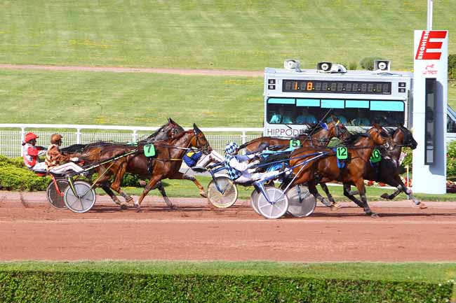 Photo d'arrivée de la course pmu PRIX DE LA PORTE DE LA PLAINE à ENGHIEN le Samedi 17 juin 2017