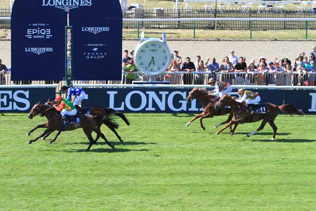 Photo d'arrivée de la course pmu QATAR DERBY DES PUR-SANG ARABE DE 4 ANS à CHANTILLY le Dimanche 18 juin 2017