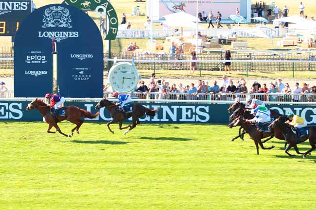 Photo d'arrivée de la course pmu PRIX DU MUSEE DE LA RENAISSANCE LONGINES à CHANTILLY le Dimanche 18 juin 2017