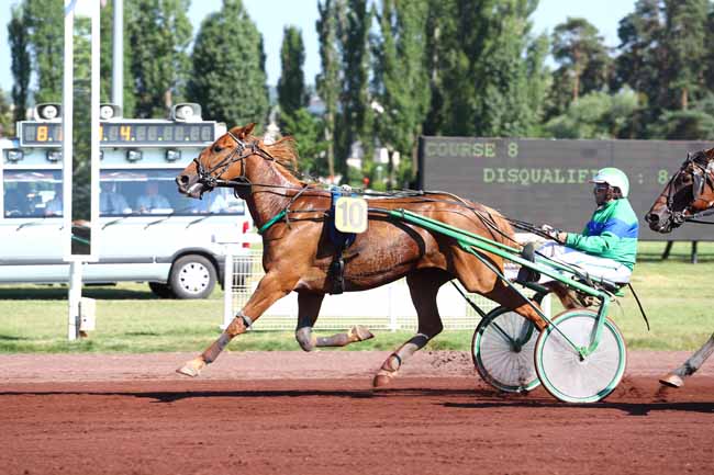 Photo d'arrivée de la course pmu PRIX DE GANNAT à VICHY le Lundi 19 juin 2017