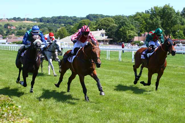Photo d'arrivée de la course pmu PRIX REVENGE à CLAIREFONTAINE le Lundi 19 juin 2017