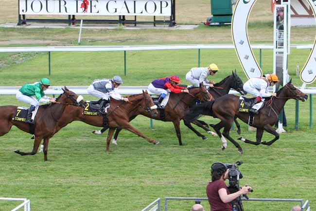 Photo d'arrivée de la course pmu PRIX DE LANDEBLIN à COMPIEGNE le Samedi 24 juin 2017