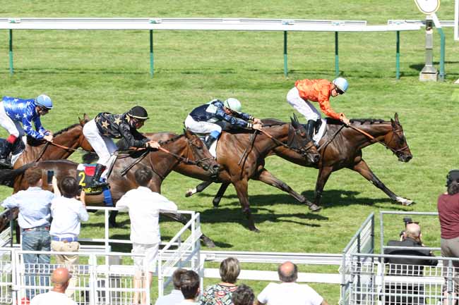 Photo d'arrivée de la course pmu GRAND PRIX DE COMPIEGNE à COMPIEGNE le Samedi 24 juin 2017