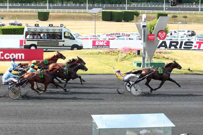 Photo d'arrivée de la course pmu PRIX RAYMOND FOUARD à PARIS-VINCENNES le Dimanche 25 juin 2017