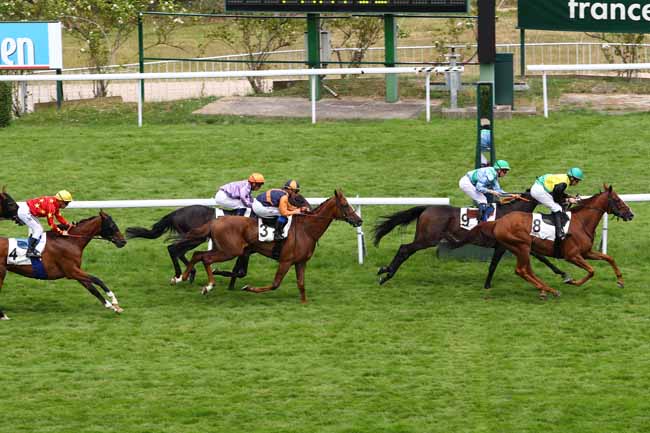 Photo d'arrivée de la course pmu PRIX DE VOISINS à SAINT-CLOUD le Lundi 26 juin 2017
