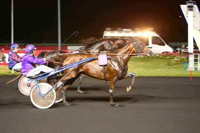 Photo d'arrivée de la course pmu PRIX GARUMNA à PARIS-VINCENNES le Mardi 27 juin 2017
