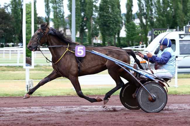 Photo d'arrivée de la course pmu PRIX DE CHEVAGNES à VICHY le Jeudi 29 juin 2017