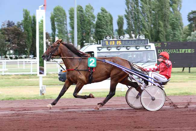 Photo d'arrivée de la course pmu PRIX DE COSNE-SUR-LOIRE à VICHY le Jeudi 29 juin 2017
