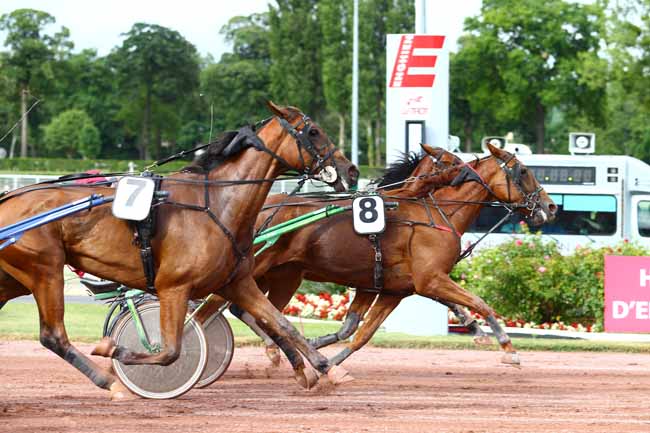 Photo d'arrivée de la course pmu PRIX DE LA NATION à ENGHIEN le Jeudi 29 juin 2017