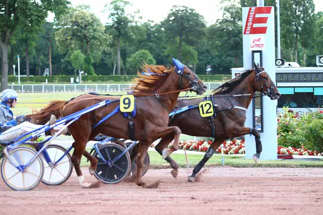 Photo d'arrivée de la course pmu PRIX DE LA PLACE DU COMMERCE à ENGHIEN le Jeudi 29 juin 2017
