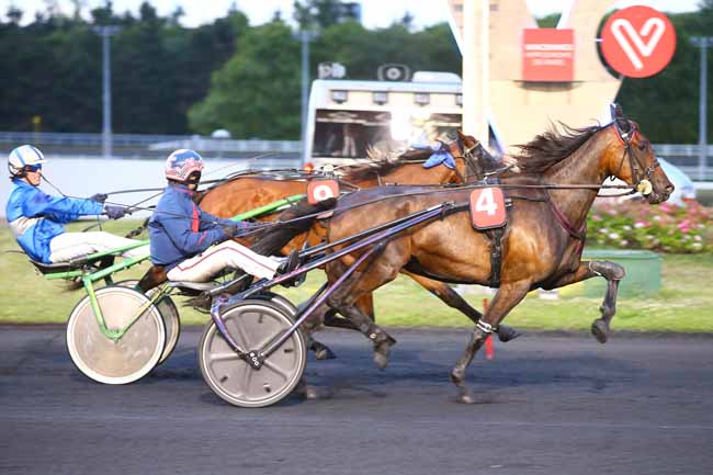 Photo d'arrivée de la course pmu PRIX URANIA à PARIS-VINCENNES le Vendredi 30 juin 2017