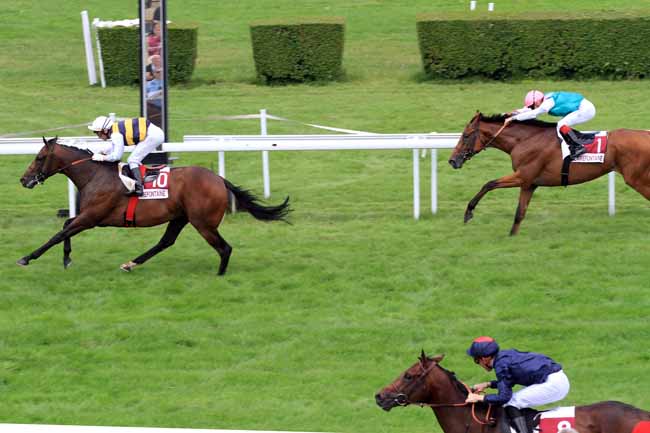 Photo d'arrivée de la course pmu PRIX PERRAULT à CLAIREFONTAINE le Vendredi 30 juin 2017