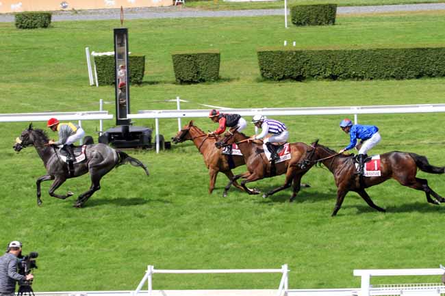 Photo d'arrivée de la course pmu PRIX DU CHEMIN DU MARAIS à CLAIREFONTAINE le Vendredi 30 juin 2017