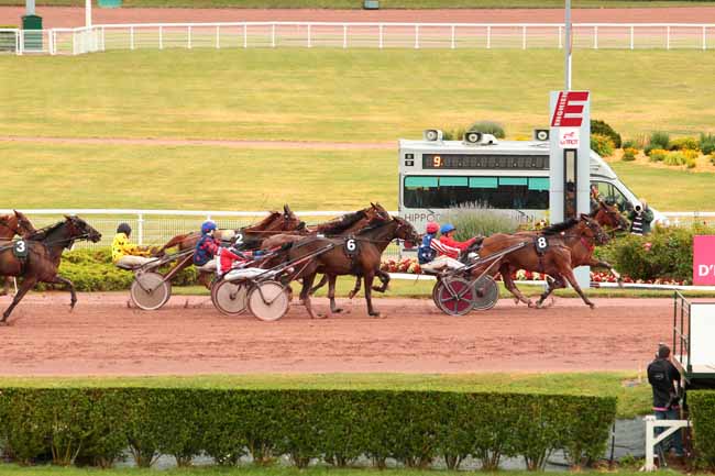 Photo d'arrivée de la course pmu PRIX DE LA PORTE SAINT-MARTIN à ENGHIEN le Samedi 1 juillet 2017