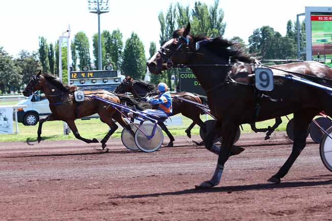 Photo d'arrivée de la course pmu PRIX DE VINCENNES à VICHY le Mercredi 5 juillet 2017