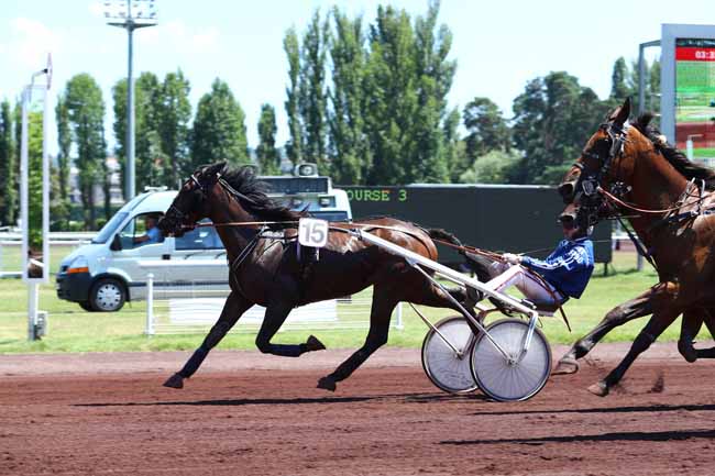 Photo d'arrivée de la course pmu PRIX HOTEL DE BARCELONE à VICHY le Mercredi 5 juillet 2017