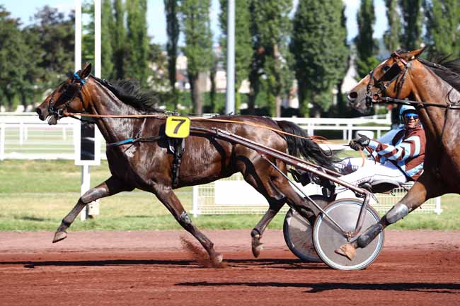 Photo d'arrivée de la course pmu PRIX DE SAVOIE à VICHY le Mercredi 5 juillet 2017